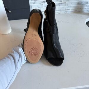 Vince Camuto New pair of Leather heels.